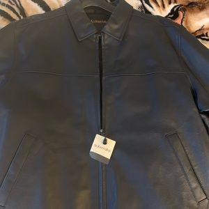 Beautiful new St.John’s Bay mens leather jacket. Size XL